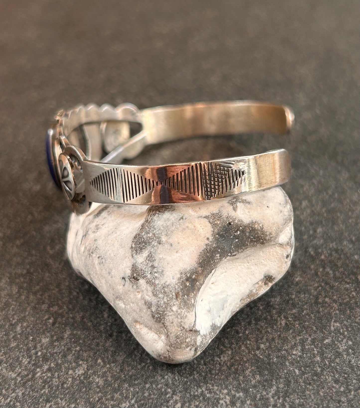 Vintage sterling silver Native American bangle featuring a striking central cabochon of lapis lazuli