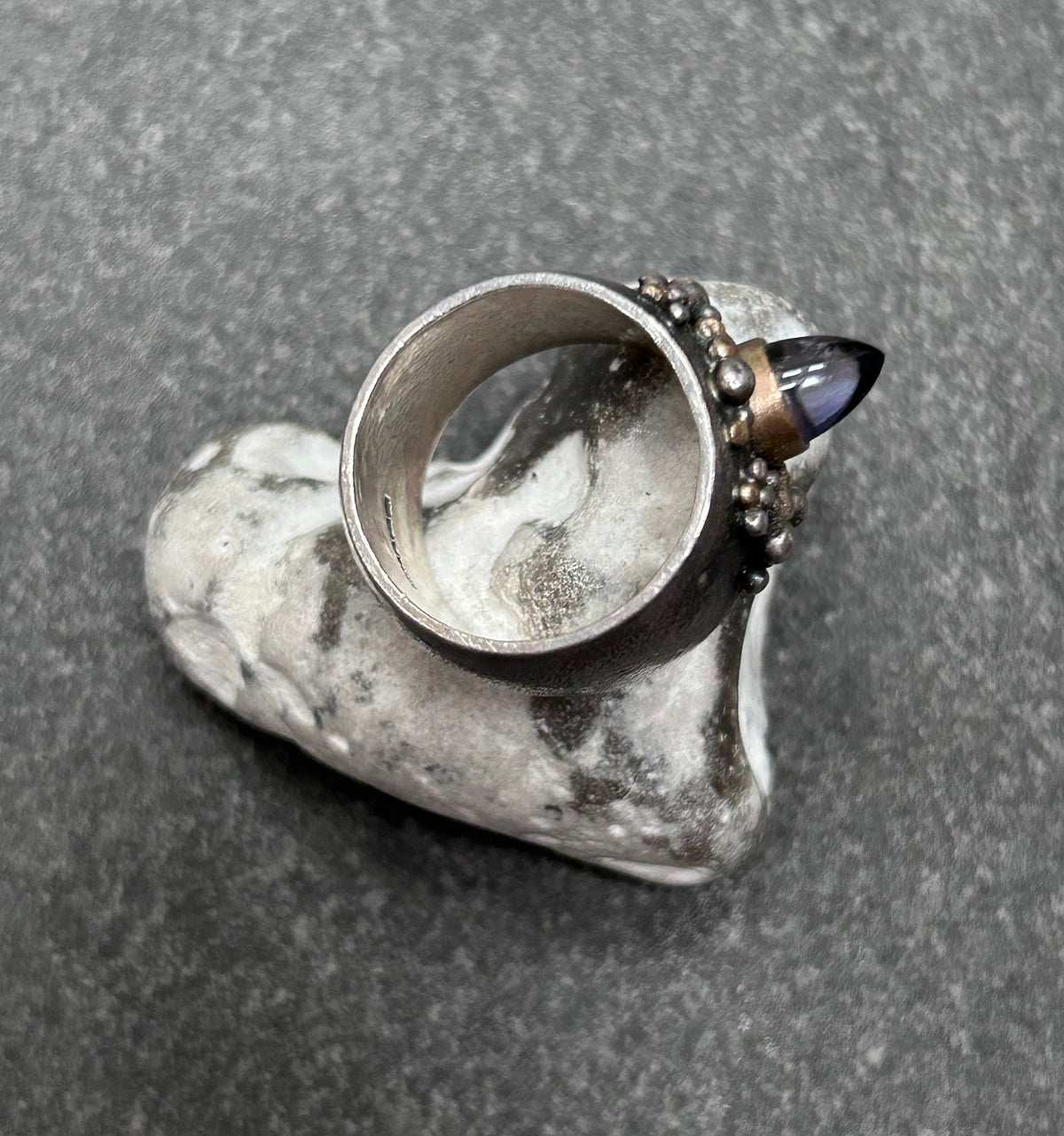 Fully hallmarked Birmingham 1997.
A truly exceptional artisan piece. 💜