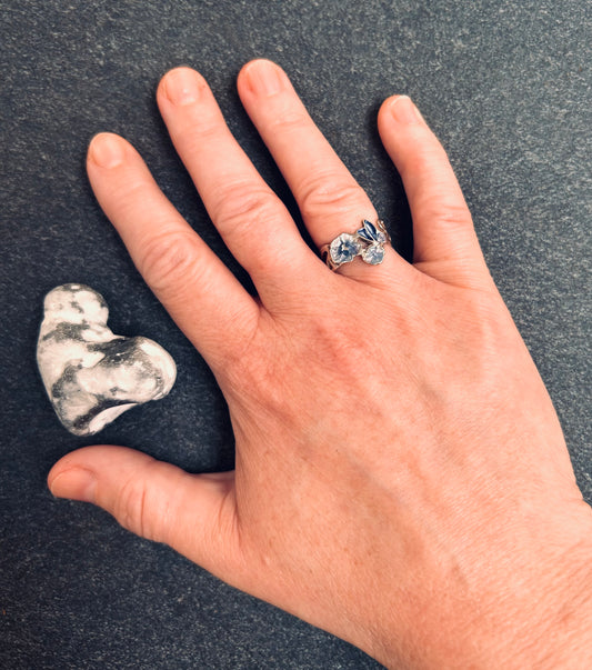 A beautiful and delicate vintage sterling silver ring by renowned silversmith and enamel artist Pat Cheney.