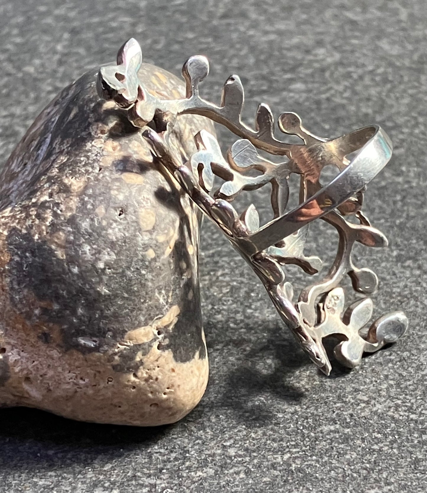 Vintage sterling silver leaf ring.