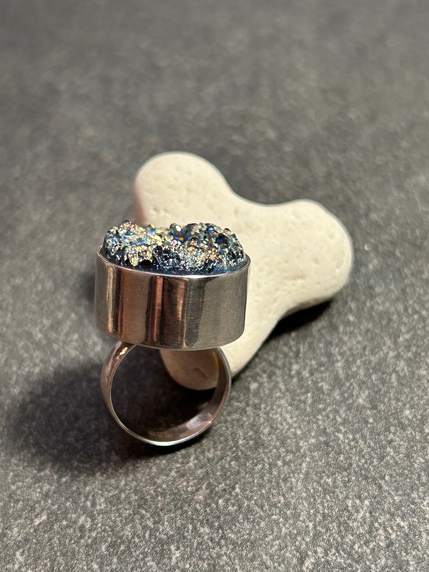 Vintage Sterling silver ring features a mesmerising Aurora Quartz.