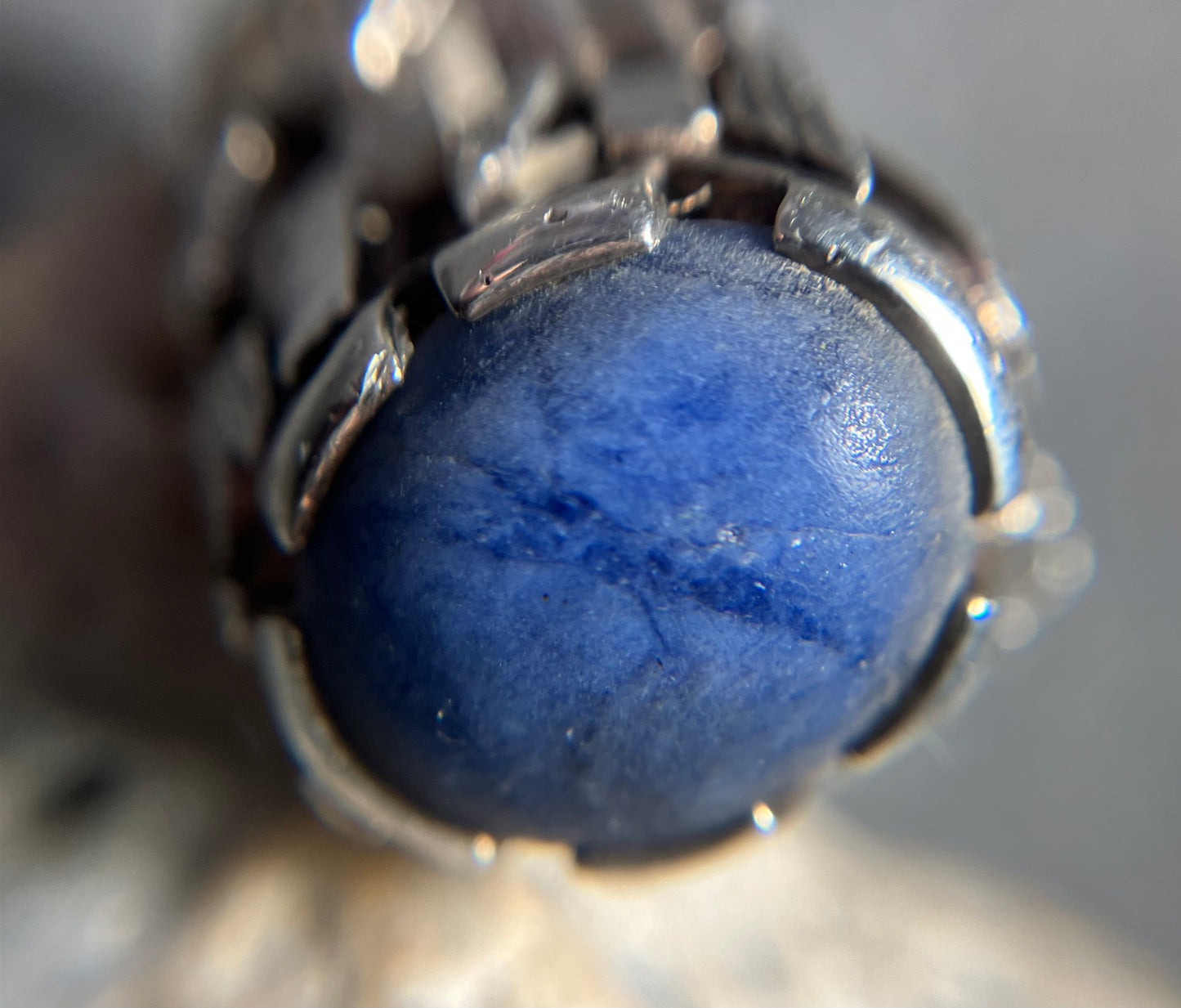 Brutalist sterling silver and Lapis Lazuli vintage ring. 1969-1970