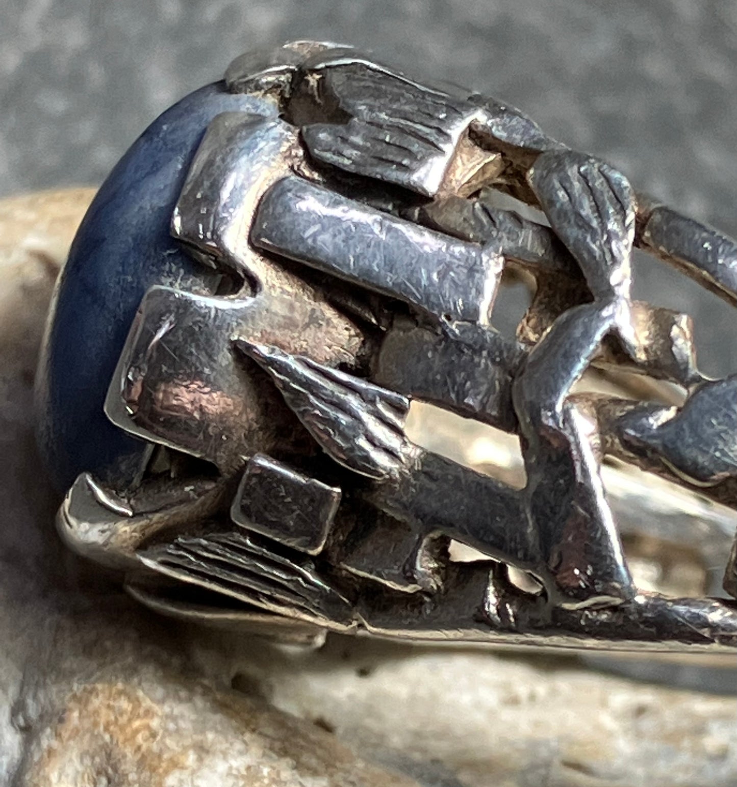 Brutalist sterling silver and Lapis Lazuli vintage ring. 1969-1970