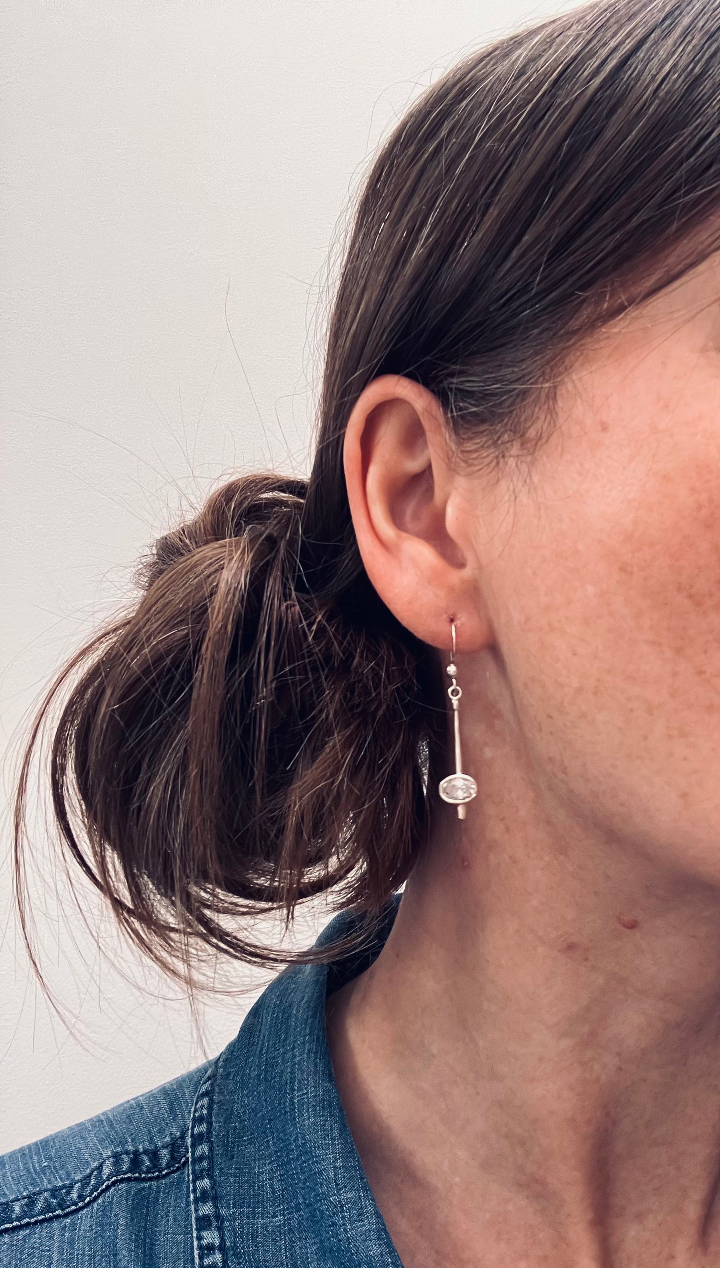 Beautiful delicate vintage sterling silver earrings with cut quartz crystal stones.