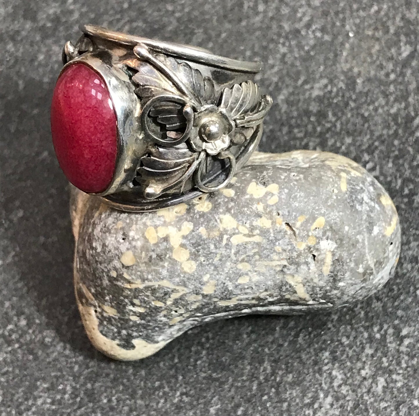 Spectacular statement vintage sterling silver Ruby cabochon with beautiful 3D floral detail at each side.