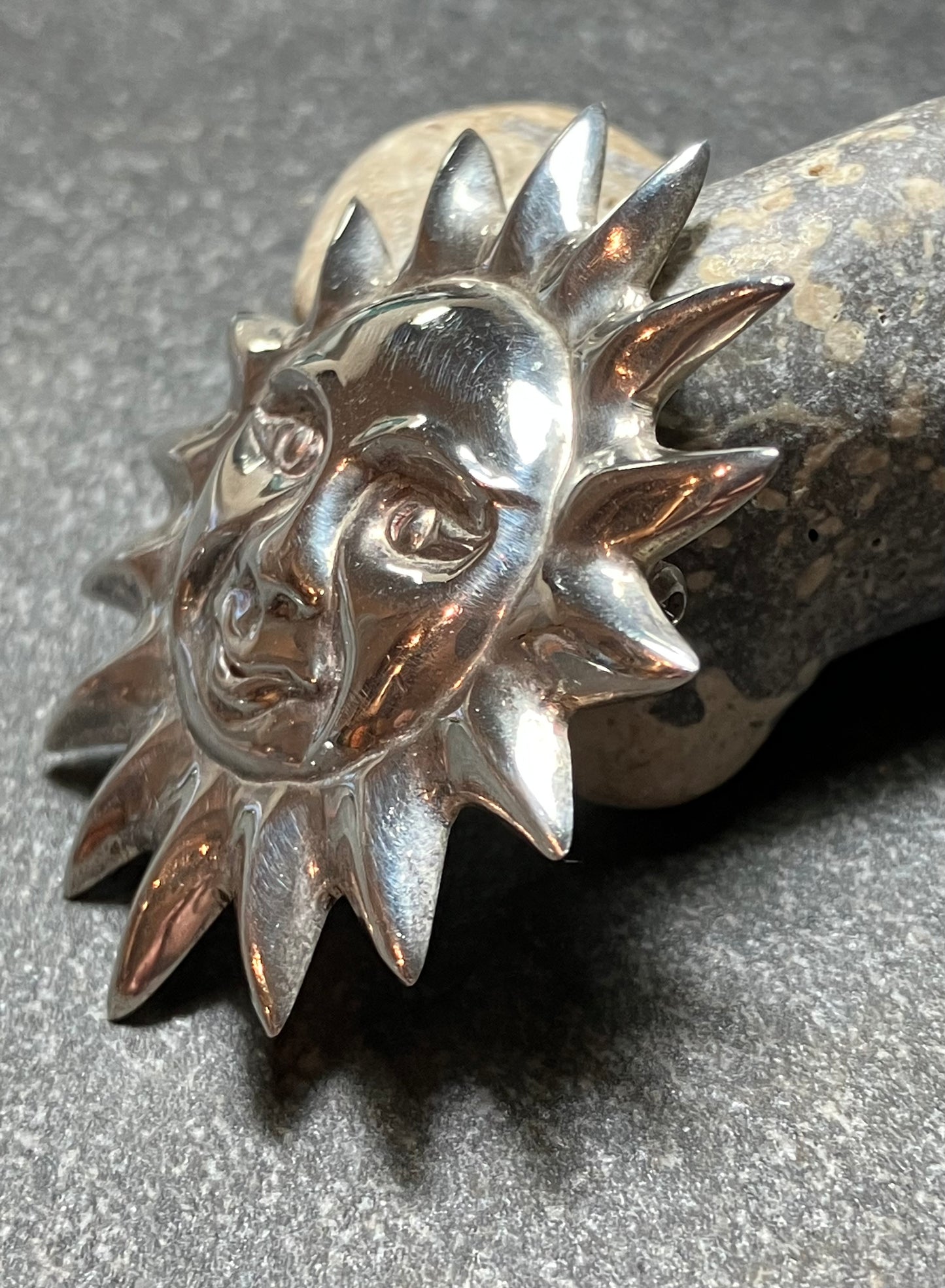 Absolutely fantastic vintage sterling silver sun brooch. 1993