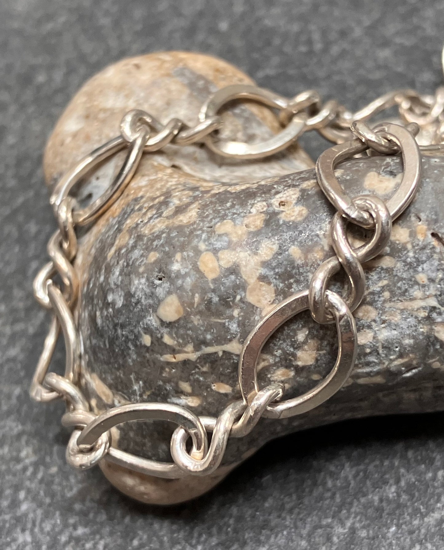 Absolutely beautiful vintage sterling silver bracelet with heart padlock. 1978