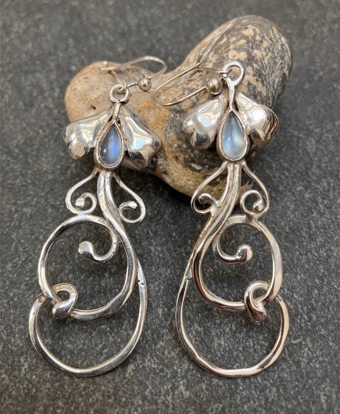 Beautiful vintage sterling silver and moonstone earrings. 1986