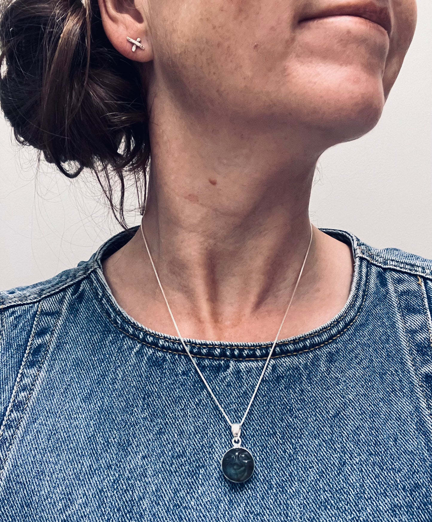 Vintage sterling silver and labradorite smiley moon 🌚 pendant.