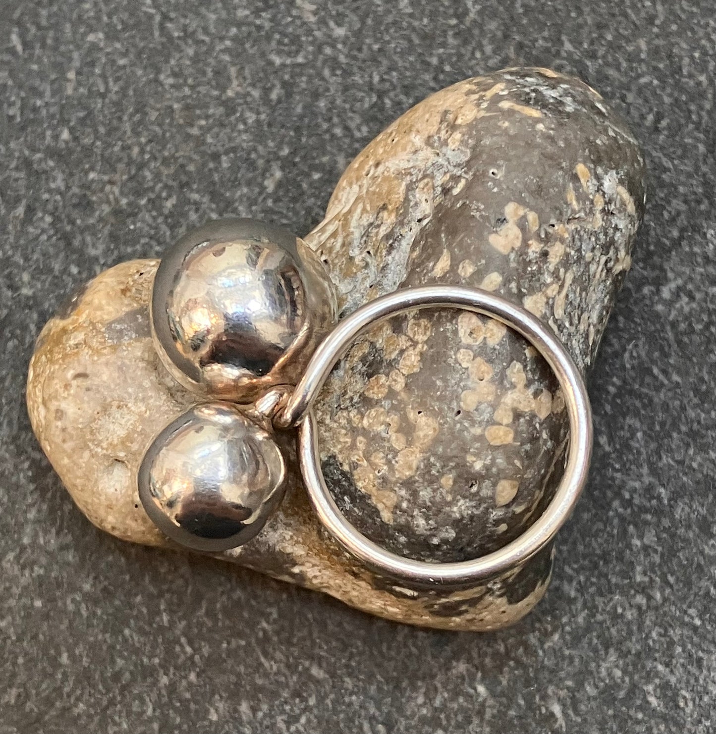 Vintage sterling silver sphere ring.