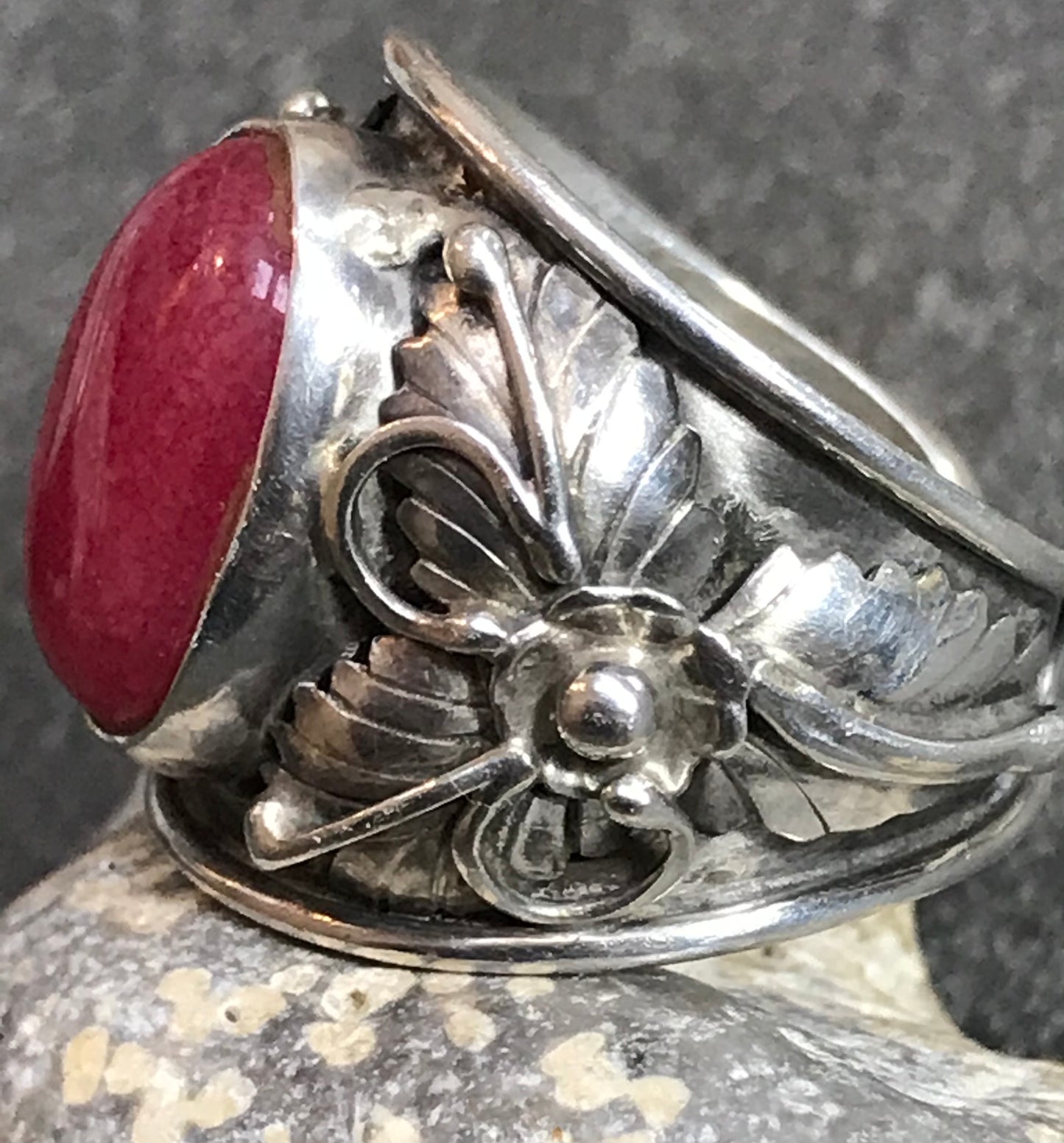 Spectacular statement vintage sterling silver Ruby cabochon with beautiful 3D floral detail at each side.