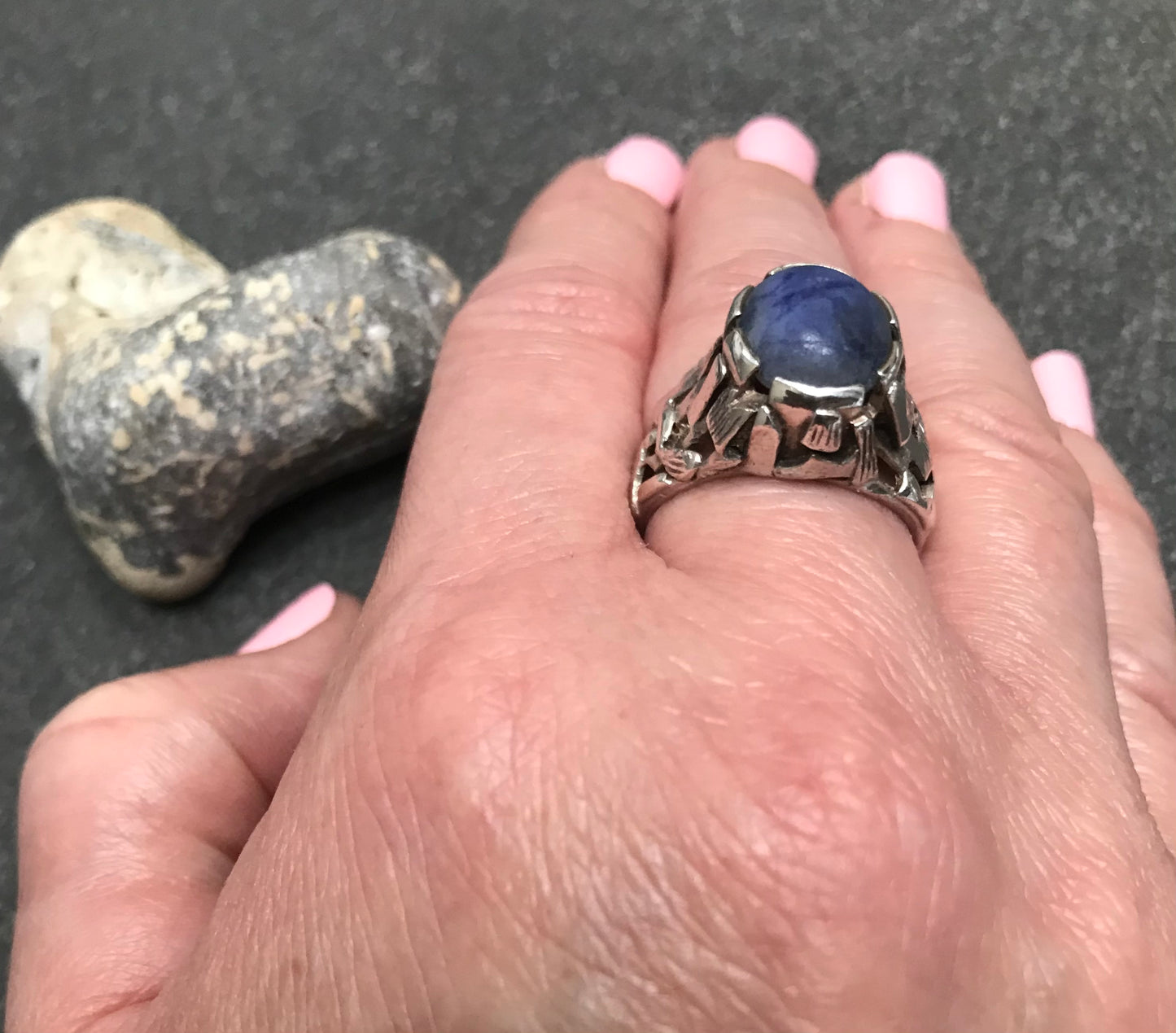 Brutalist sterling silver and Lapis Lazuli vintage ring. 1969-1970