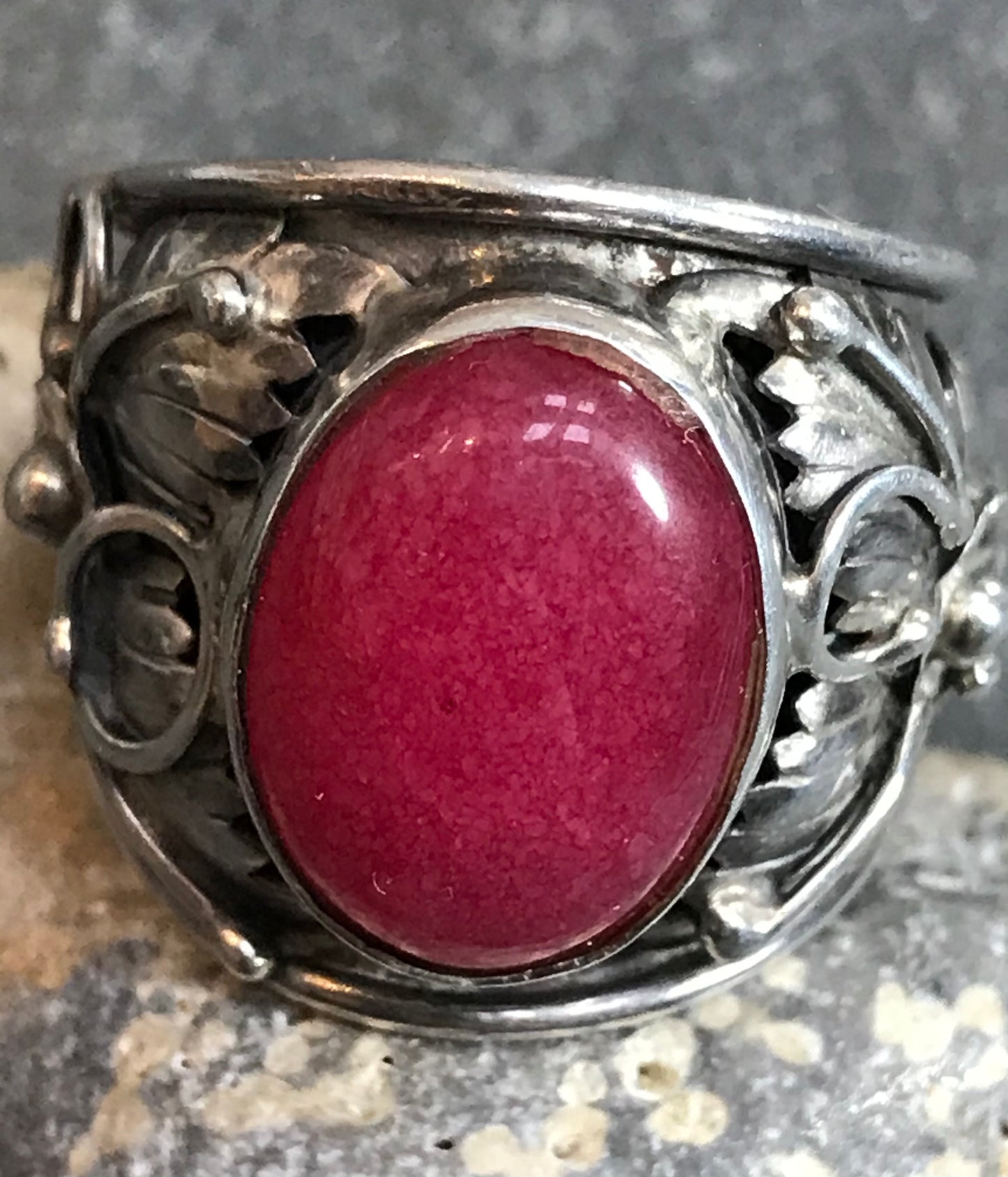 Spectacular statement vintage sterling silver Ruby cabochon with beautiful 3D floral detail at each side.