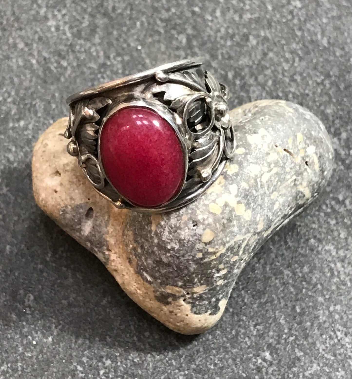 Spectacular statement vintage sterling silver Ruby cabochon with beautiful 3D floral detail at each side.