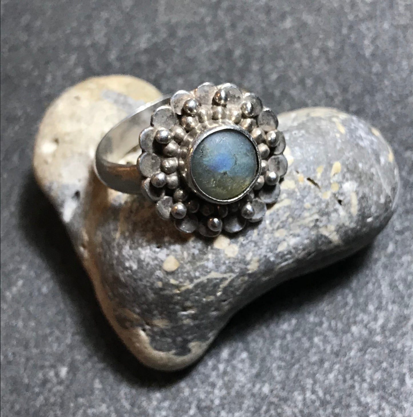 Vintage sterling silver and labradorite abstract flower ring.