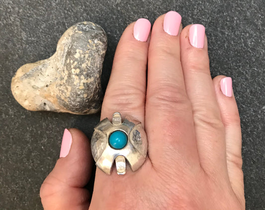 Vintage handmade artisan sterling silver ring.