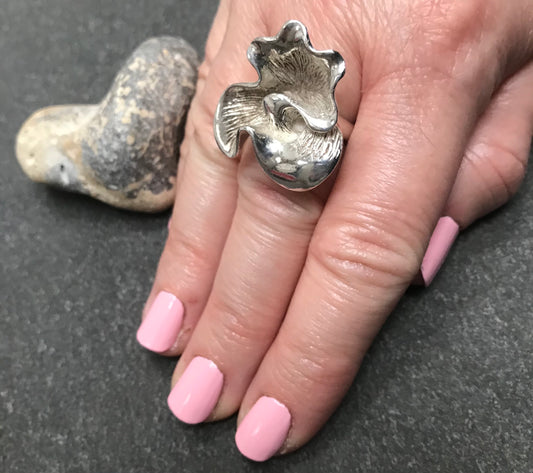 Stunning organic floral sterling silver ring.