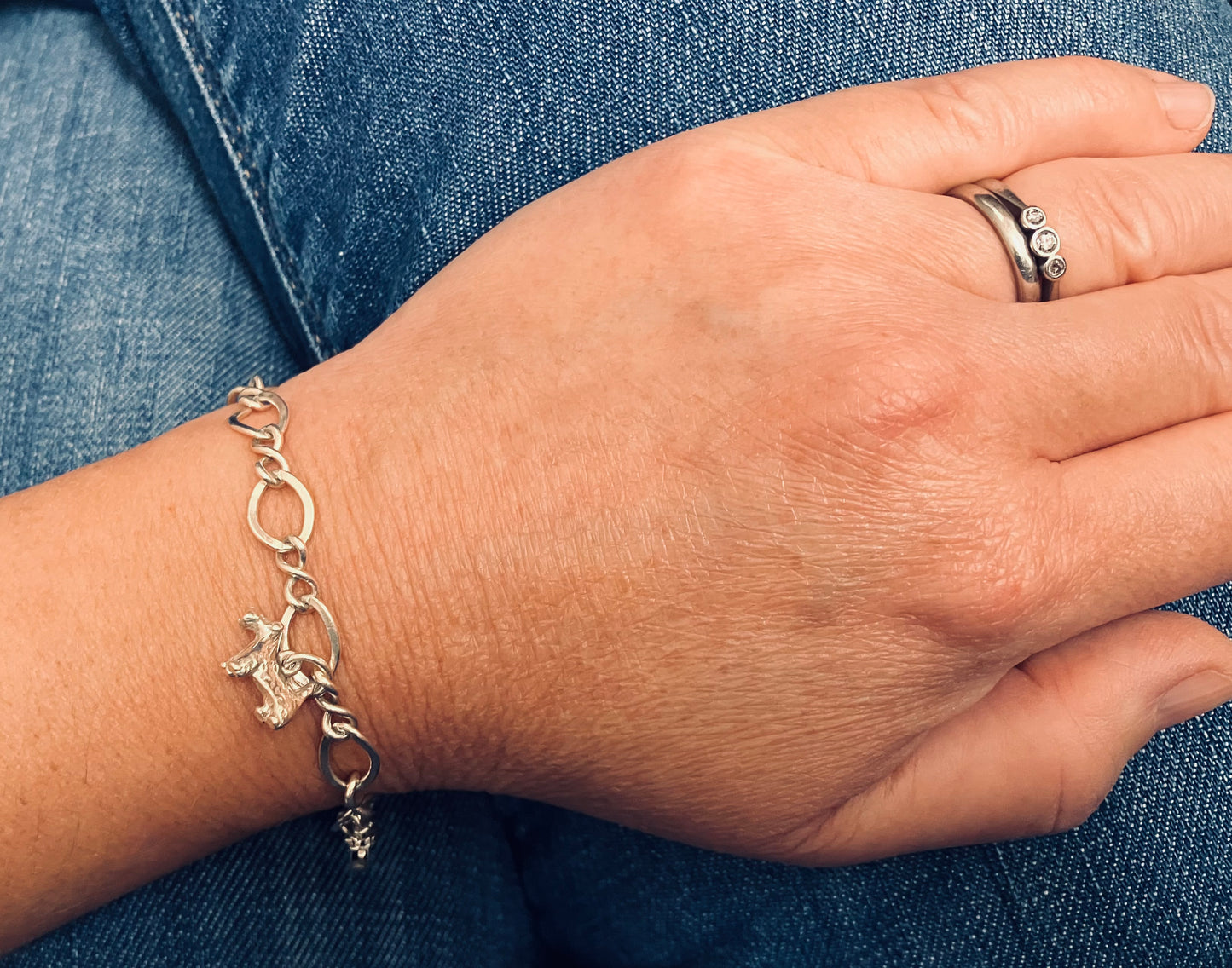 Absolutely beautiful vintage sterling silver bracelet with heart padlock. 1978