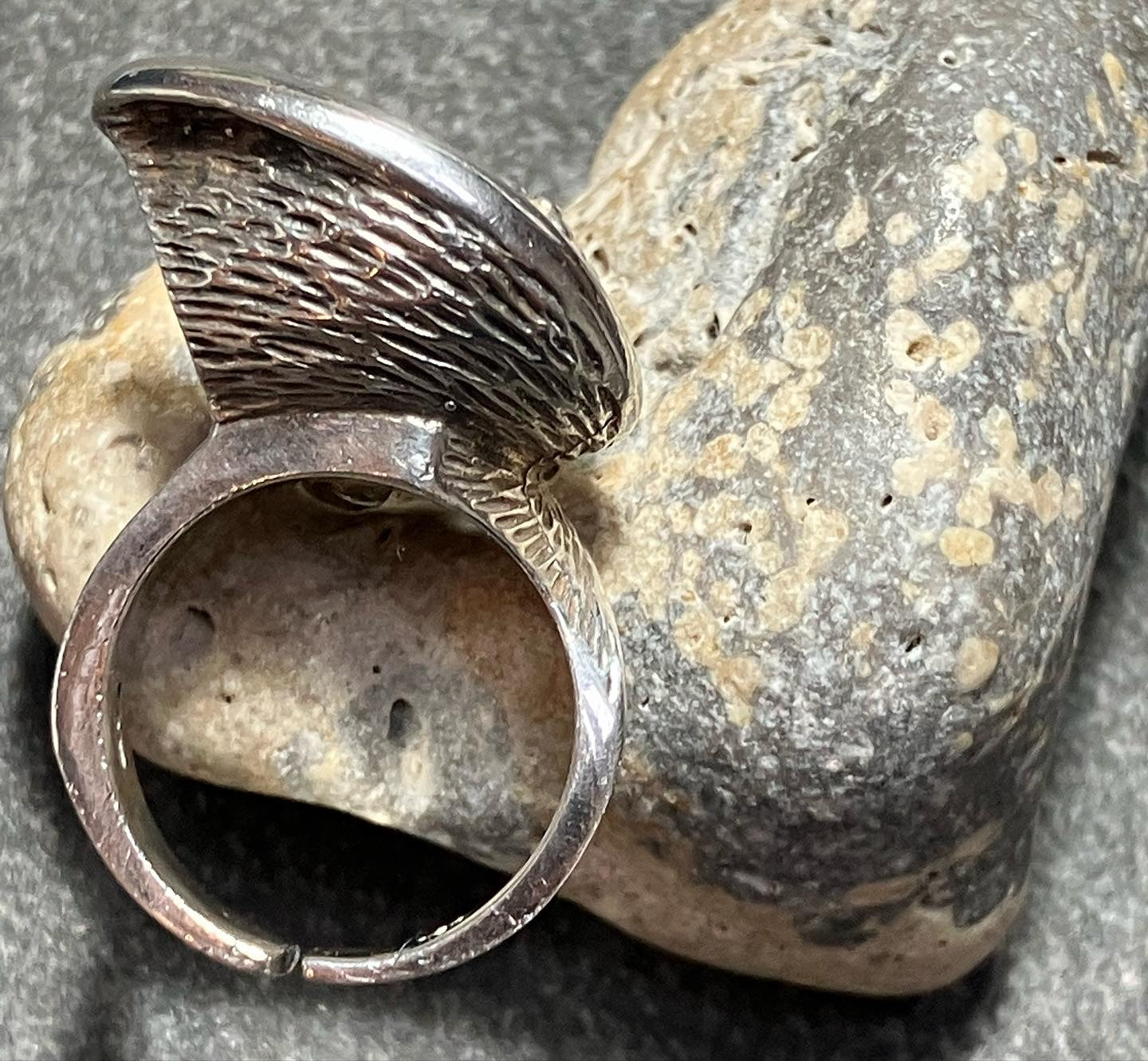 Artisan modernist/brutalist sterling silver vintage ring. 1975