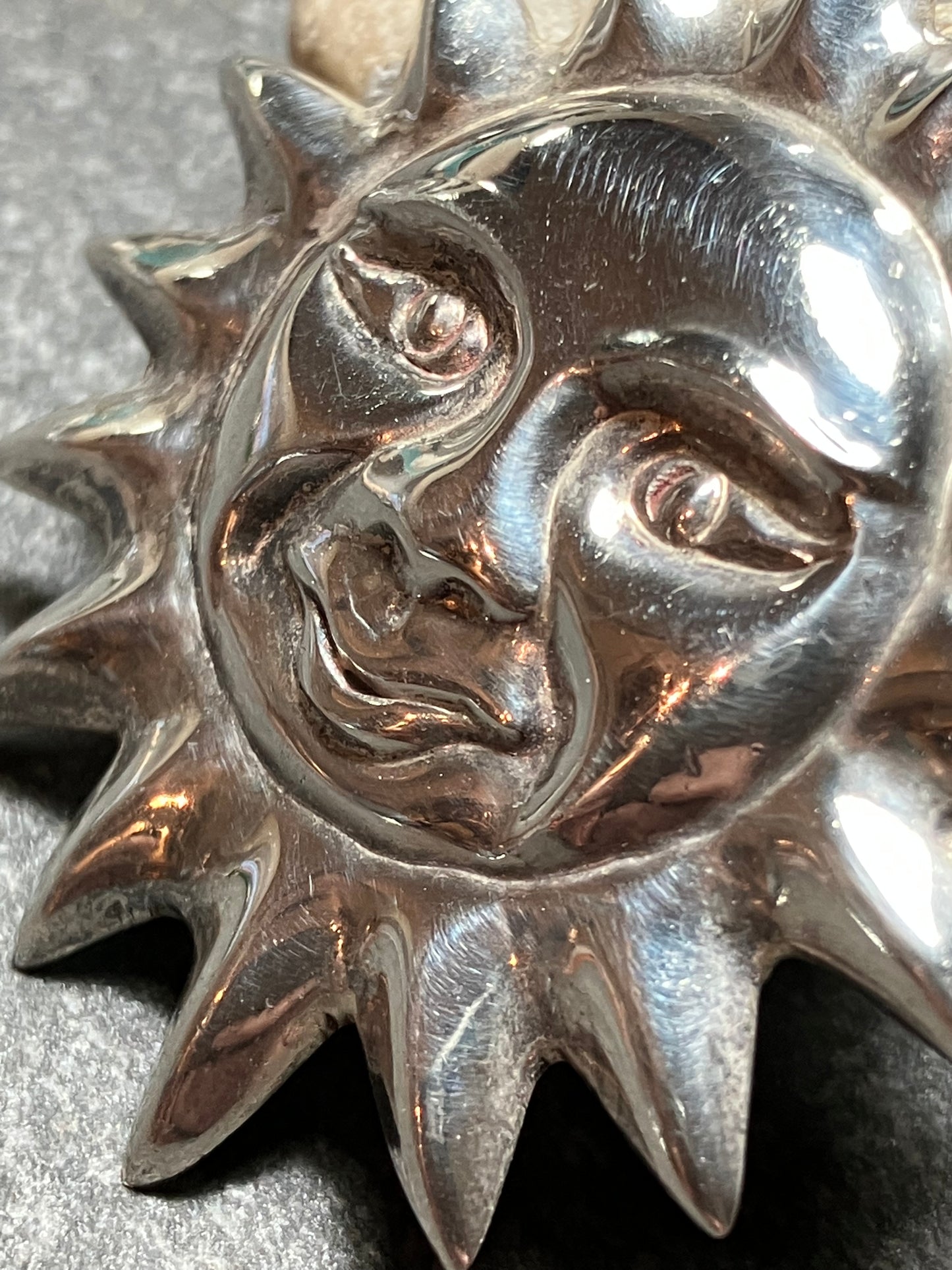 Absolutely fantastic vintage sterling silver sun brooch. 1993