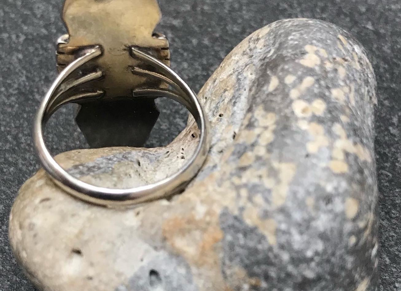 Vintage Native American sterling silver ring with mother of pearl set in a zig zag bezel setting.