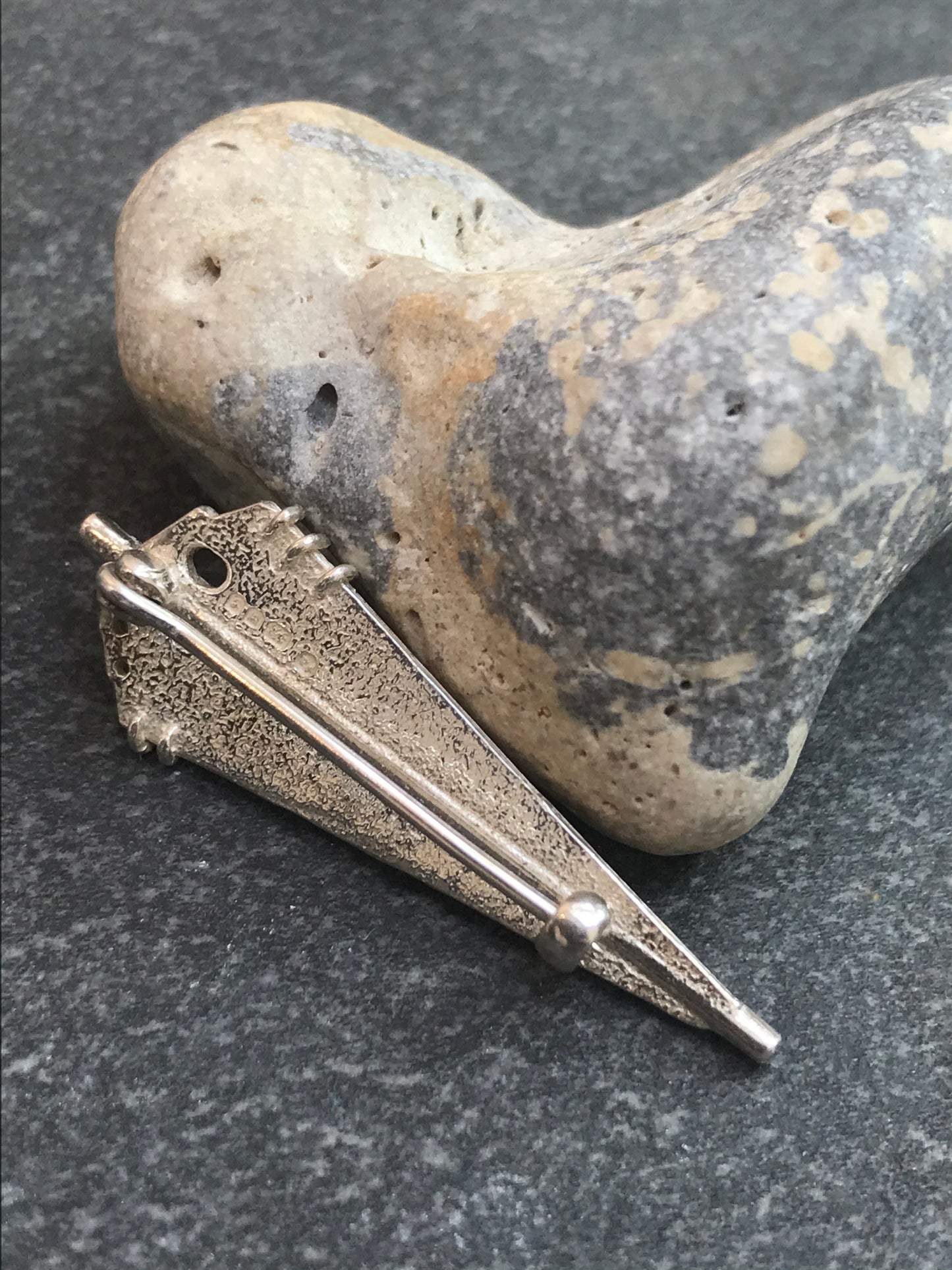 Delicate vintage sterling silver arrow shape brooch