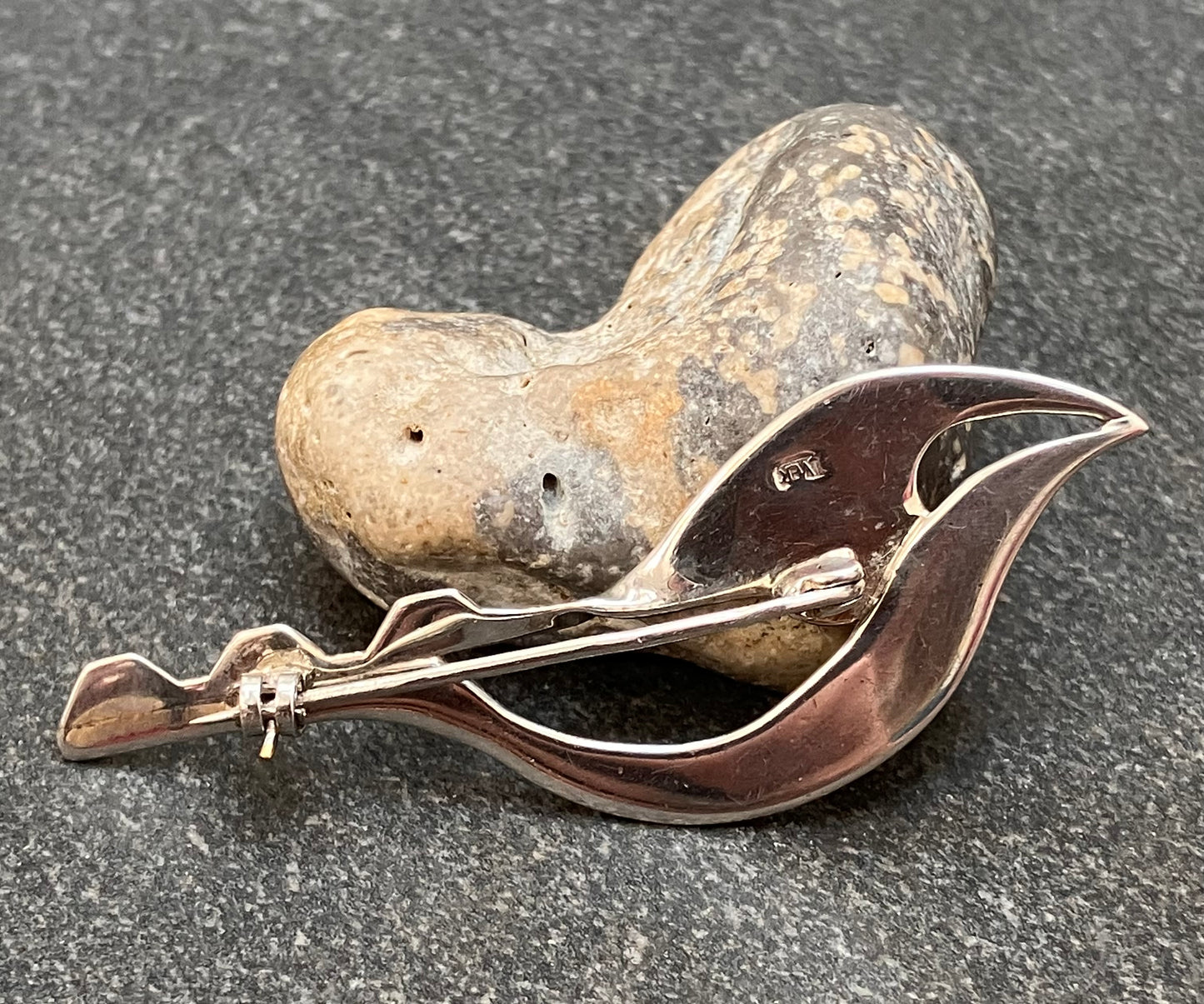 Vintage sterling silver stylised bird brooch