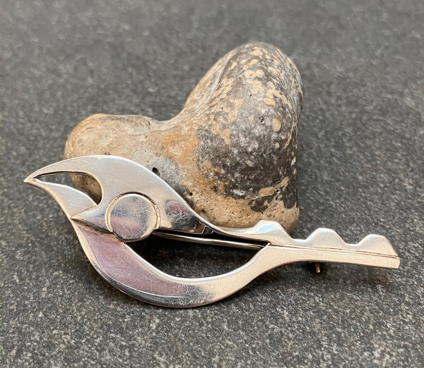 Vintage sterling silver stylised bird brooch