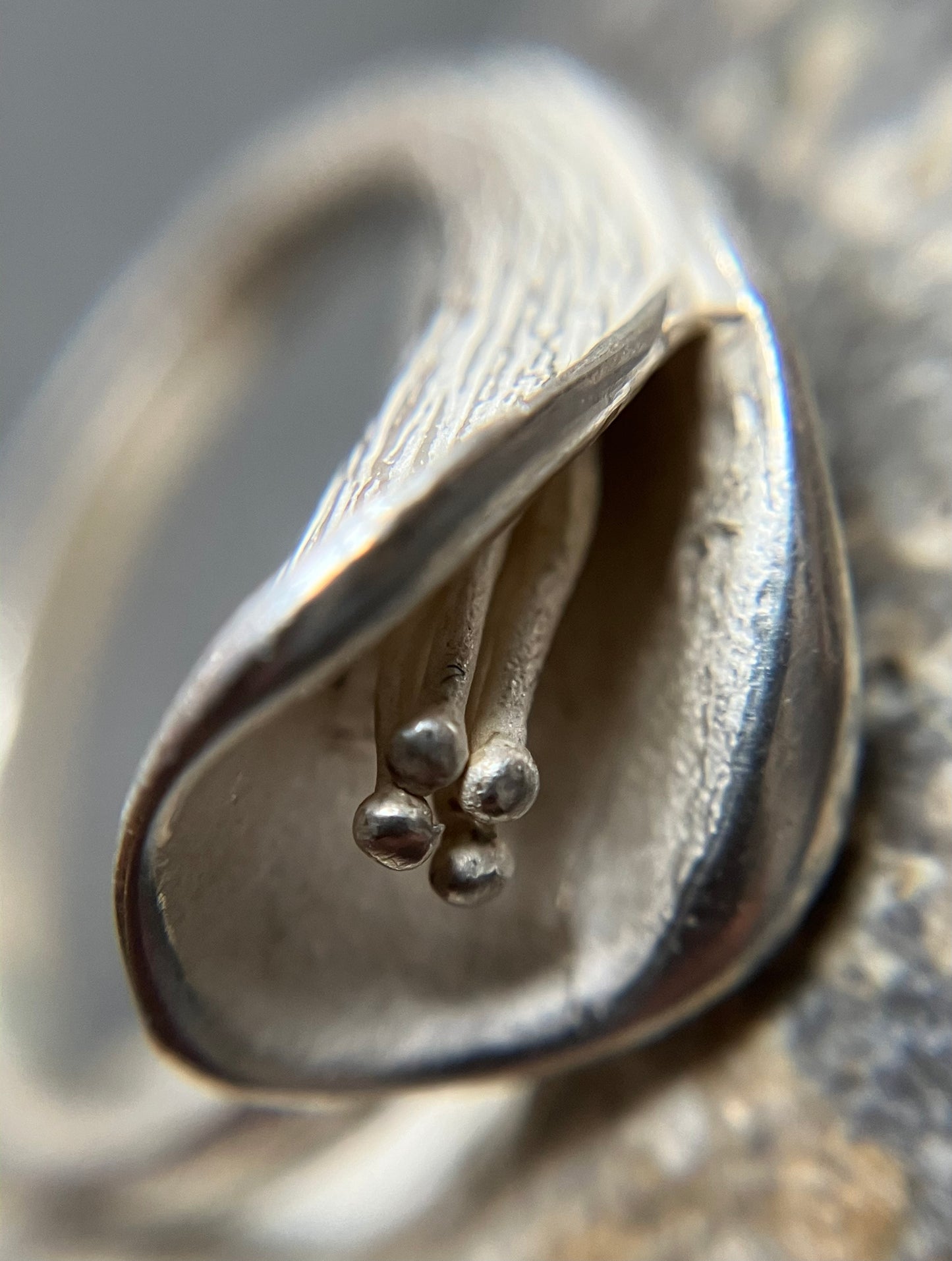 Delicate vintage sterling lily ring